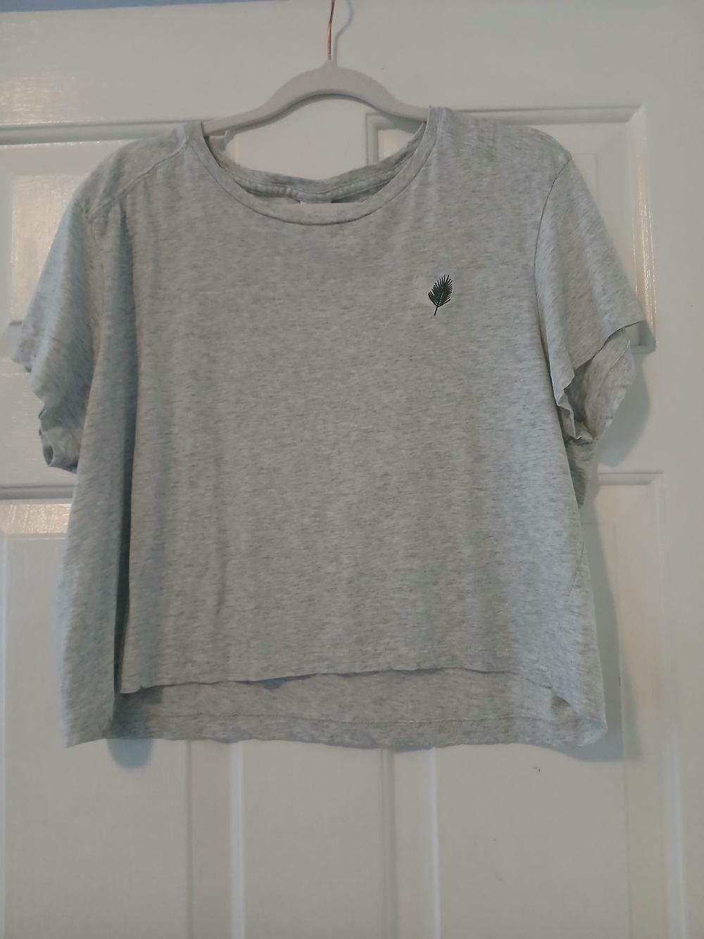 PINK Victoria's Secret Heather Gray Short Sleeve Tee with Leaf Accent